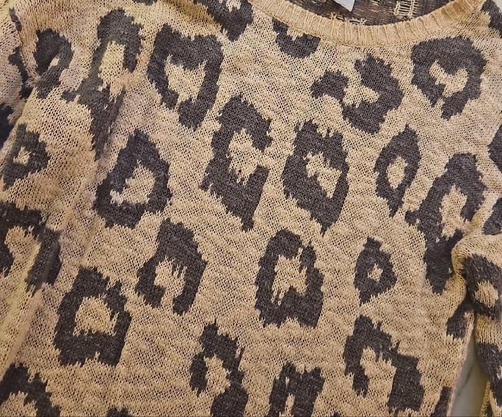 Fox Women's Leopard Print Sweater - Cream and Gray - Picture 2 of 2